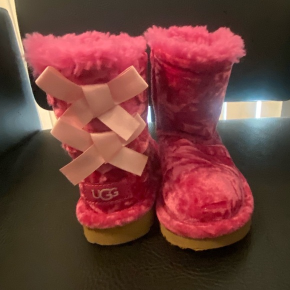 TODDLER KIDS UGG BAILEY VELVET RASPBERRY SORBET BOOTS, SZ. 7 - Picture 3 of 5